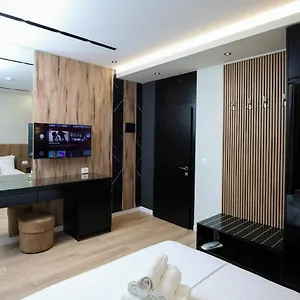 Three 3*, Wlora Albania